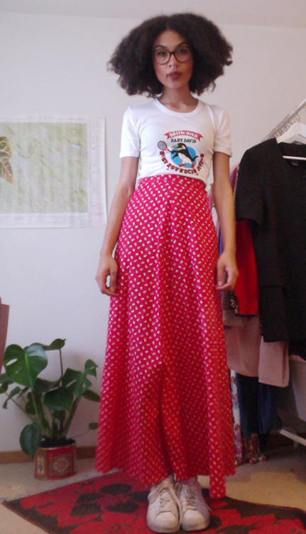 flickerman:  flickerman:  the clothes i bought today: two skirts and two t-shirts