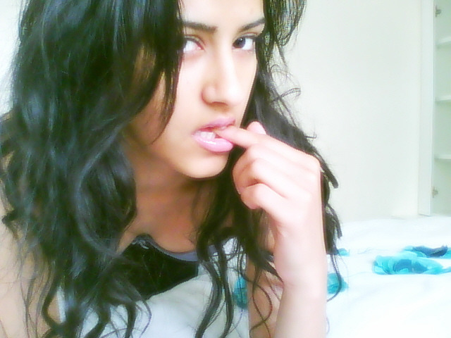 bull-manish-singh-blog:  Hot and seductive indian babe