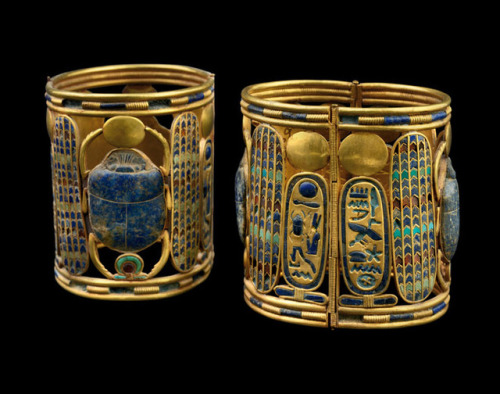 grandegyptianmuseum: Two bracelets of Psusennes IDecorated with a winged scarab, holds the sun-disc 