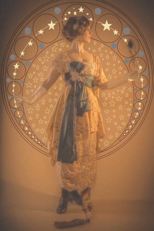 funnydressesweirdhairanddance:“Stars of lovingness in her hair”I made myself into an Alphonse Mucha 