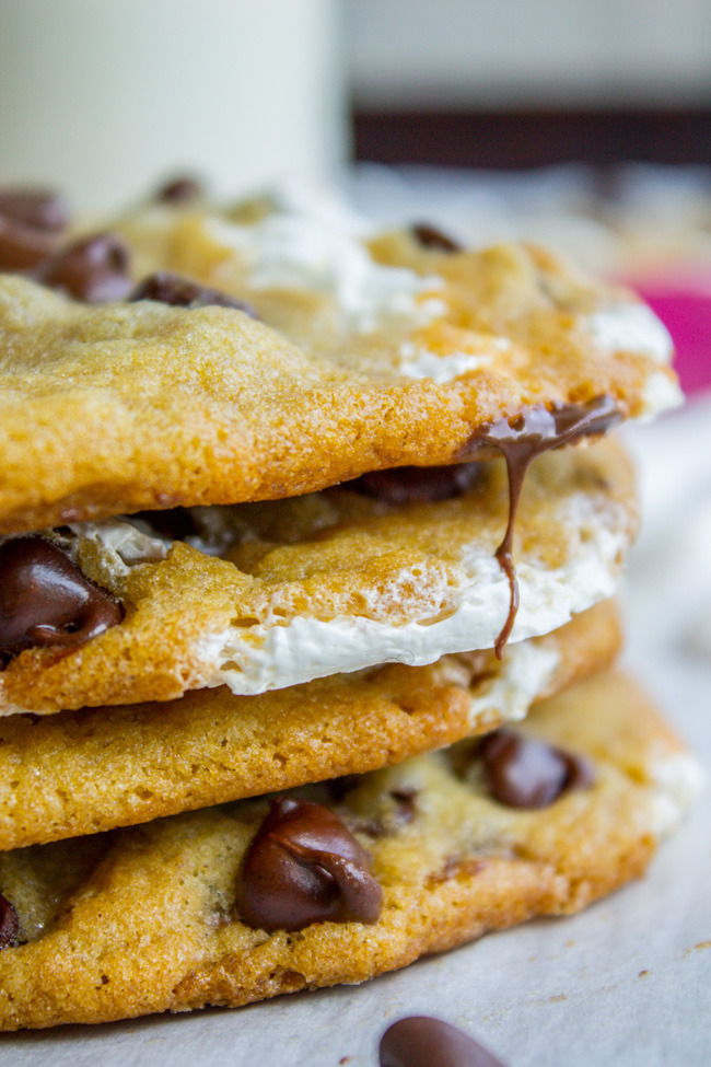 sweetoothgirl:  Marshmallow Creme Stuffed Chocolate Chip Cookies