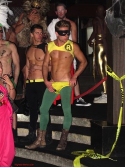 Foiblesandfuckups:  Wehonights:  Robin Left Batman To Hang With His Boys  It’s