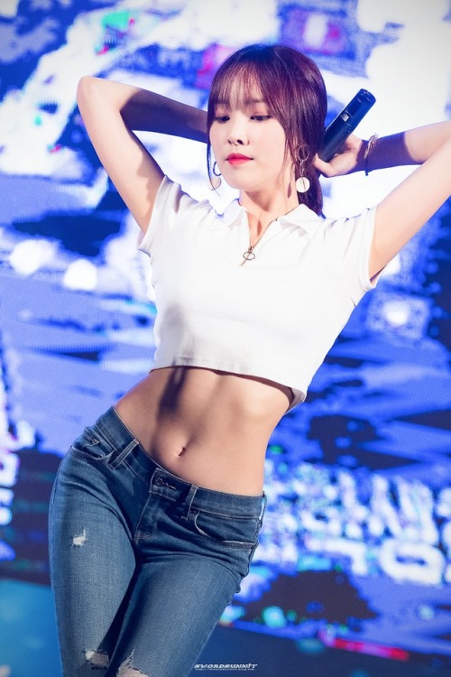 yellowholes: cho-hyo-ji: thekdrop: Yuju Yuju with her epic body.   Cum splatter that gook body