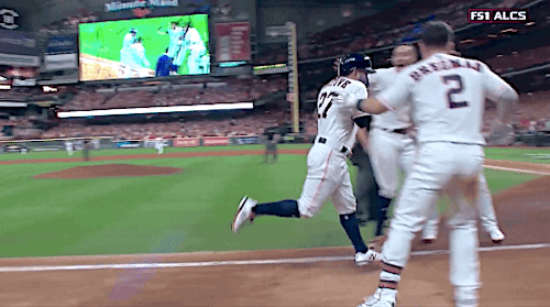 José Altuve hits a walk-off, two-run home run in the bottom of the 9th to send the Astros to the Wor
