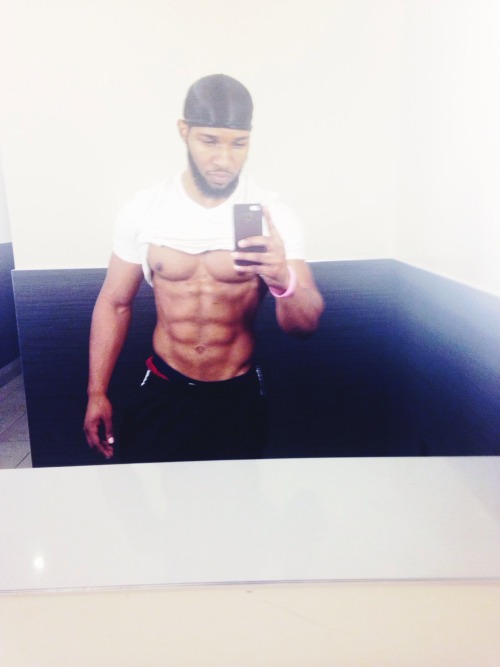 smoothglenn:  Before I cut the beard… Spartan body progress!!!!!!