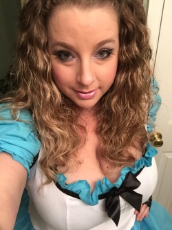 irishangelpwa:  Happy Halloween!!  Want to play in my Wonderland?  💋 