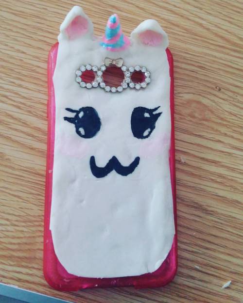 DIY phone case, since the blinking one has lost all her bling i decided to make a unicorn <3 #uni