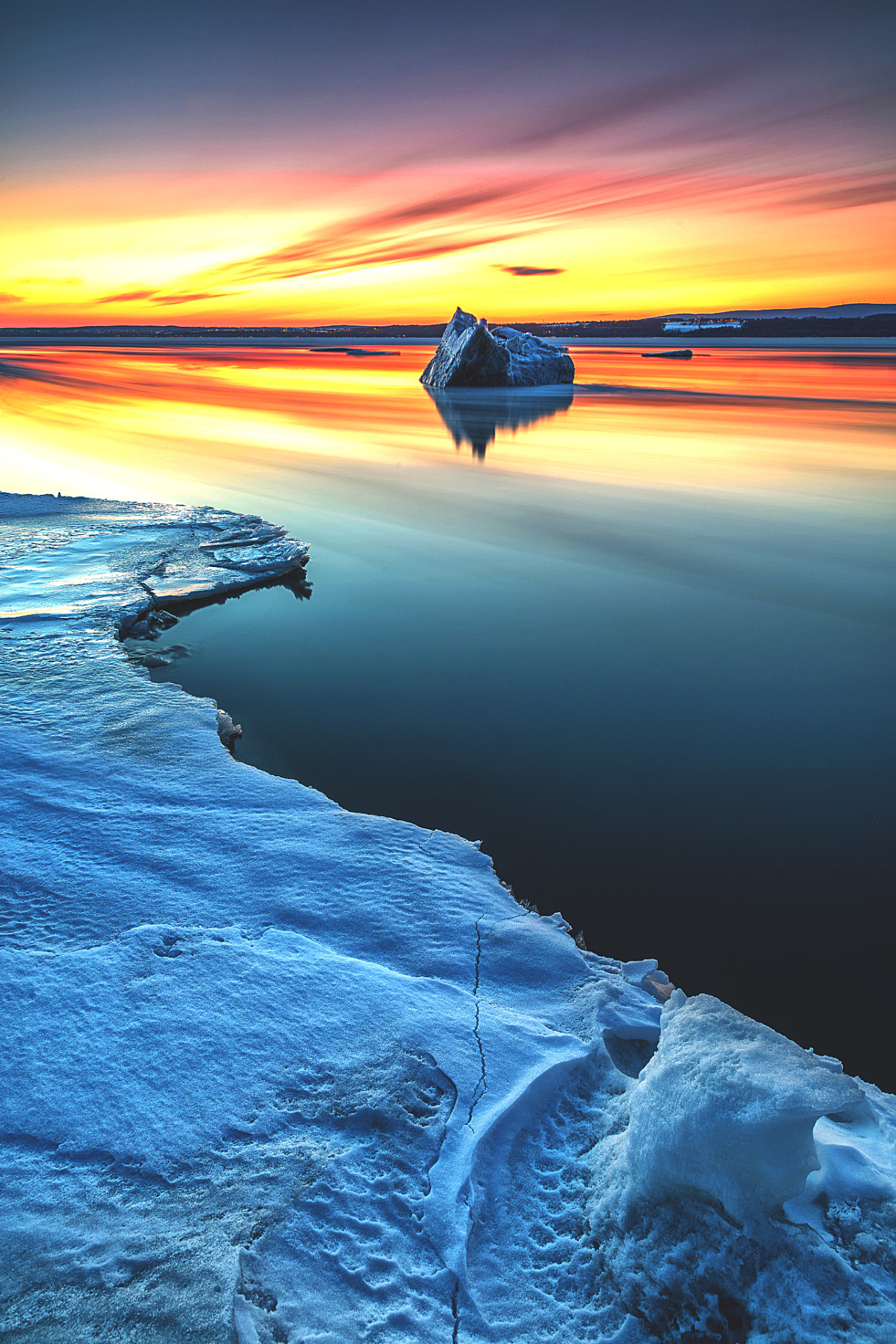 lmmortalgod:  Sunset on the ices by Jérémie Leblond-Fontaine