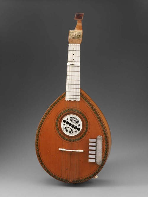 Keyed cittern, ca. 1798Longman & Broderip (London, England)- Materials: Body: Maple/Spruce • Fin