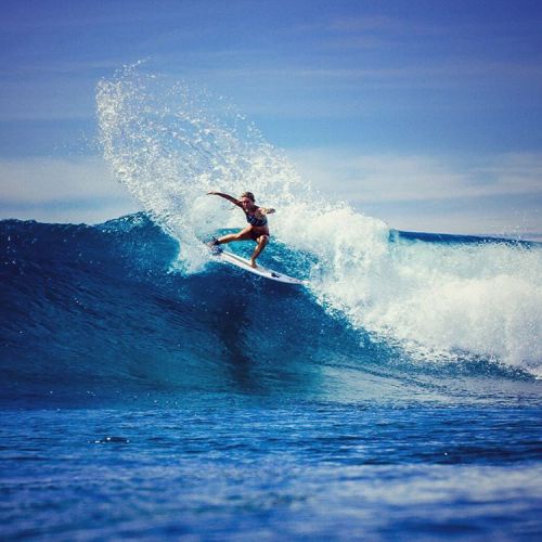 http://surfandbefree.tumblr.comNikki Van Dijkph. Aaron Lieber