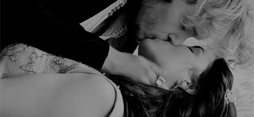 CRAZY KISSING