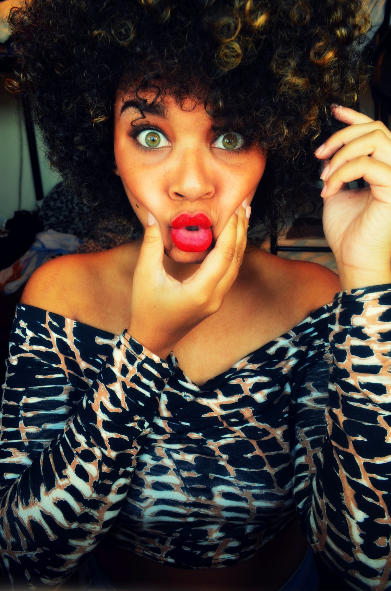 therealrenlk:  awksface.  Instagram:Bajanmermaid