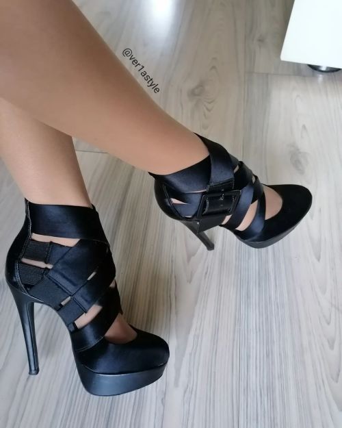 his-thoughts99:  Heels…