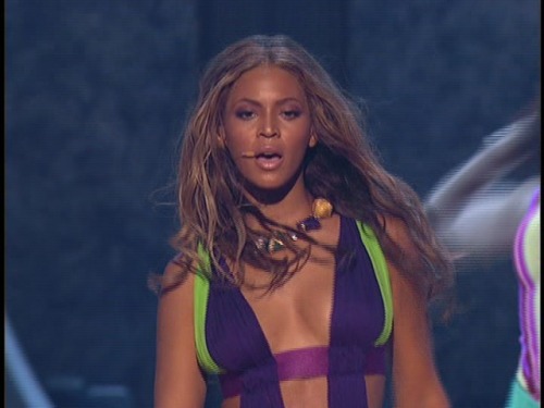 hotcheetoprincess: classicbeyonce: bet awards, 2003 a versace moment