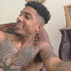 igotyourfav:  its-litt-bro:  So fine #OML but peep the last pic lol.  Nice size 😏