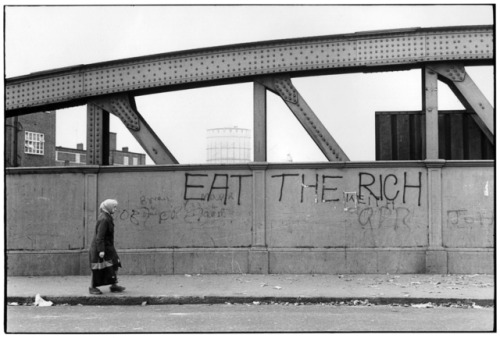 scavengedluxury: Telford Road, Notting Hill Gate, London, circa 1974. Photo by Roger Perry.