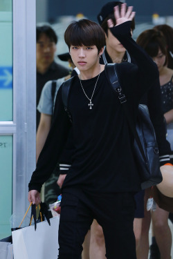 woohyunbiased:  140901 Gimpo Airport © 나무엘  Do not edit or crop nor remove the watermark too  