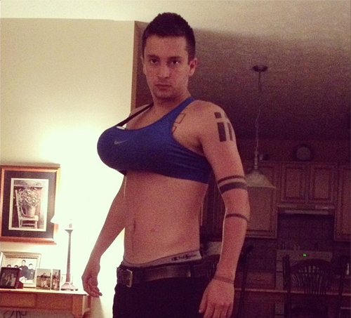 Tyler Joseph has such an amazing fashion taste like???