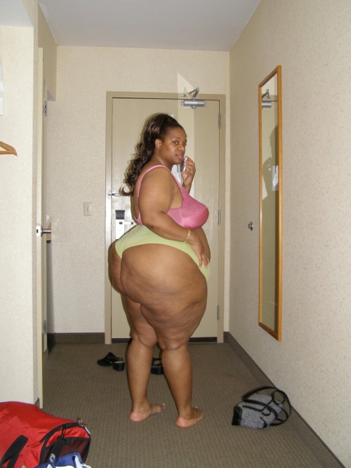 whoughtsup:  Black bbw bootyholes