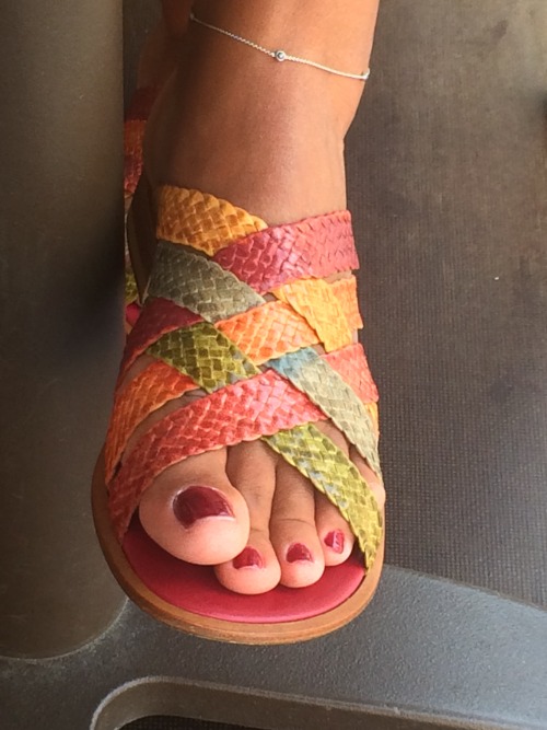 onlymywifey: Liked wifey’s new sandal?