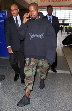 kuwkimye:  Kanye at LAX airport - July 6,
