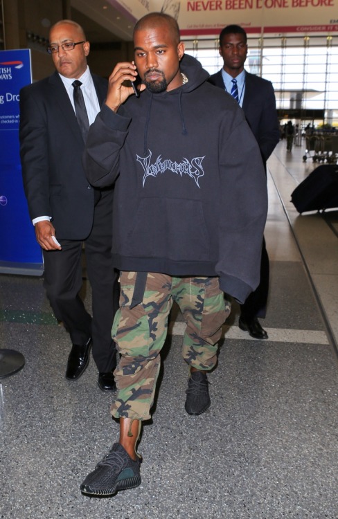 kuwkimye:  Kanye at LAX airport - July 6, 2015