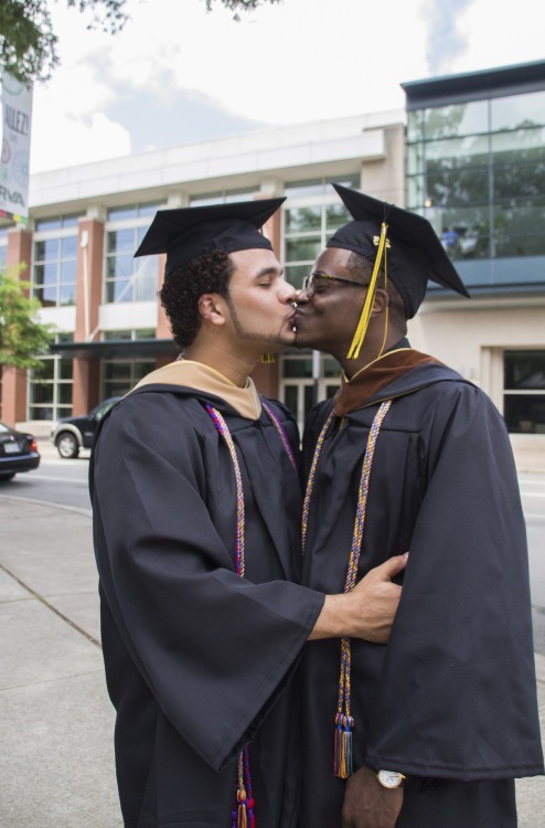 ayee-daria: 90sdefect: krb-appeal: My boyfriend and I graduated last month #blackout Ayyye S/O 