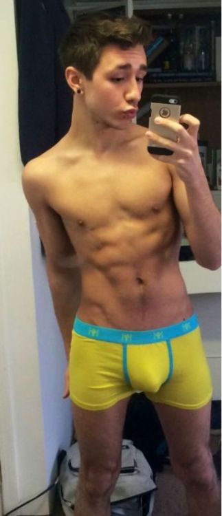 https://horniboisteenbois.tumblr.com/post/169220743158