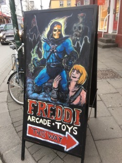 pillorian:  skeletor spotted in Reykjavik