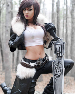 cosplayhotties:  Danielle Beaulieu as Squall