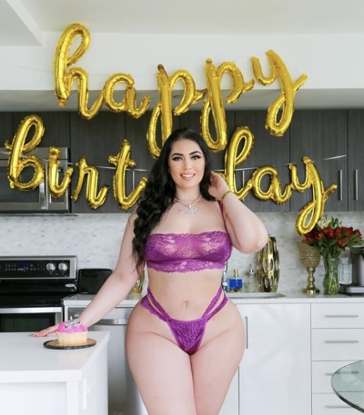 fletchertrowan:exxxoticwomen:Plus Beauty 