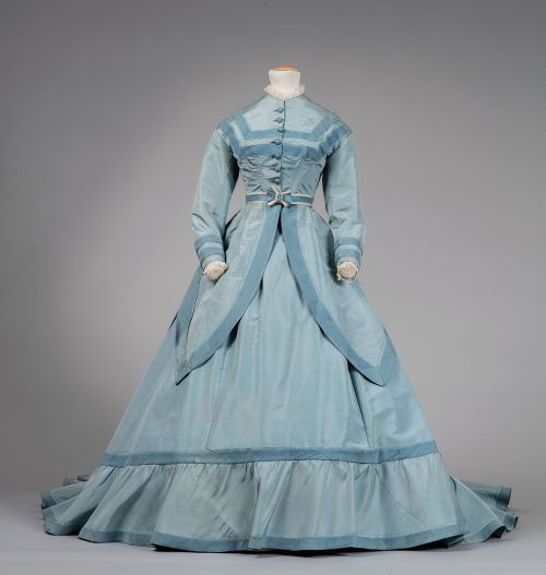 Day dress ca. 1869, worn to the inauguration of Ulysses S. GrantFrom the Cleveland History Center on