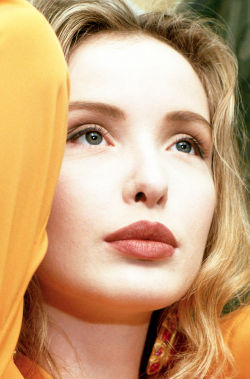 mabellonghetti:  Julie Delpy photographed