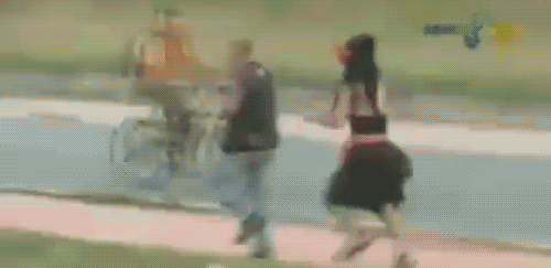 futubandera:  Amy Winehouse vs Paparazzi