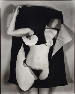 vivipiuomeno1:  Jeff Silverthorne ph. - Nude with Paper, 1980