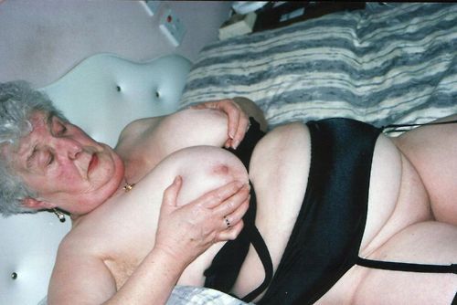 XXX nudeoldladies:  Fat belly and big breasts photo