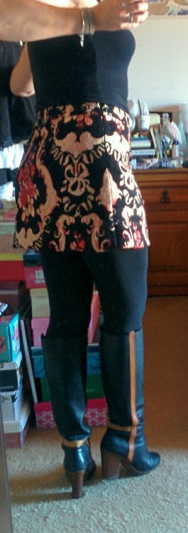 What a Stunning lil bum you have Madam…great choice of outfit too!