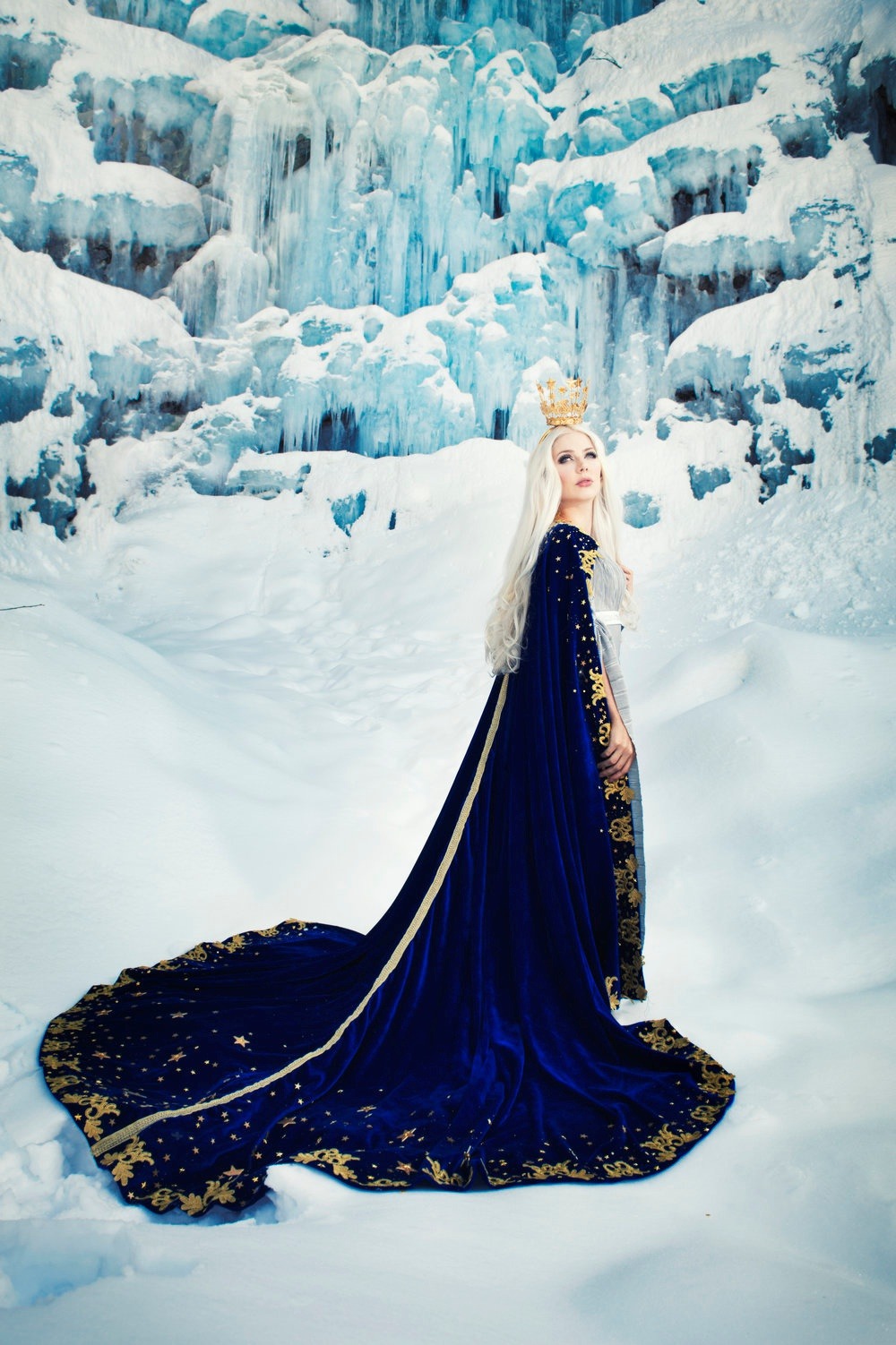 sosuperawesome:  Star Cape and Northern Sky Dress, by Fairytas on Etsy  See our ‘dress’