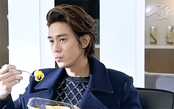 bromancezfyn: irrational-obsessions-gottcha78:  Hahahahahahahaha!! Watching them both lay claim on Y