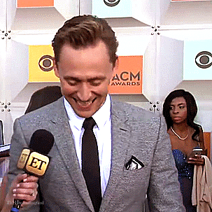 Tom Hiddleston (looking exceedingly pretty) at the 2016 Academy of Country Music Awards, 3rd April 2