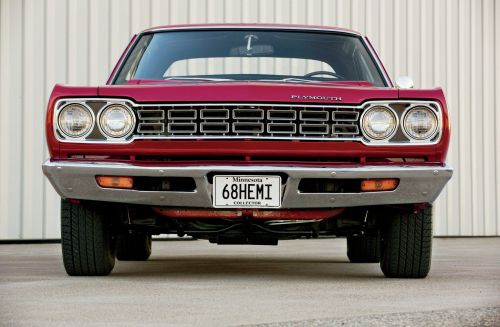 igranigra:  ‘68 Plymouth Road Runner Hardtop Coupe HEMI V8, 426ci/7.0L 425 hp
