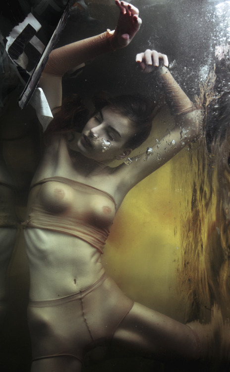 unishimi:  Mira Nedyalkova © - La Femme Parallel - Model: Andrea Nicole 
