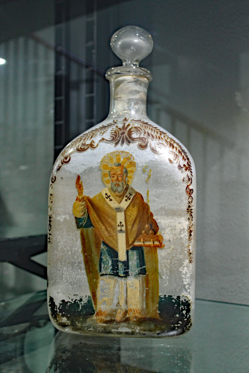 A decorated glass bottle (18th or 19th century), designed to contain the mysterious manna, a kind of