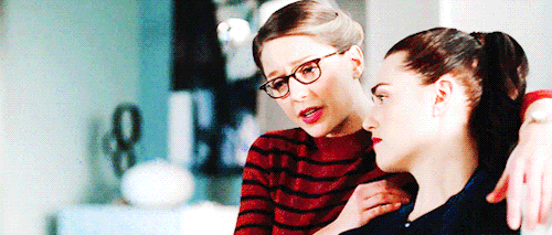lesbianlenas:Who would’ve believed it? A Luthor and a Super.