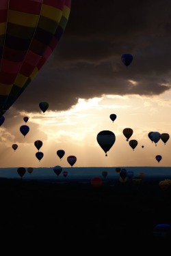 ivvvoo:Sunset at LORRAINE MONDIAL AIR BALLONS,