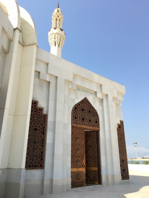 the mosquee by the corniche