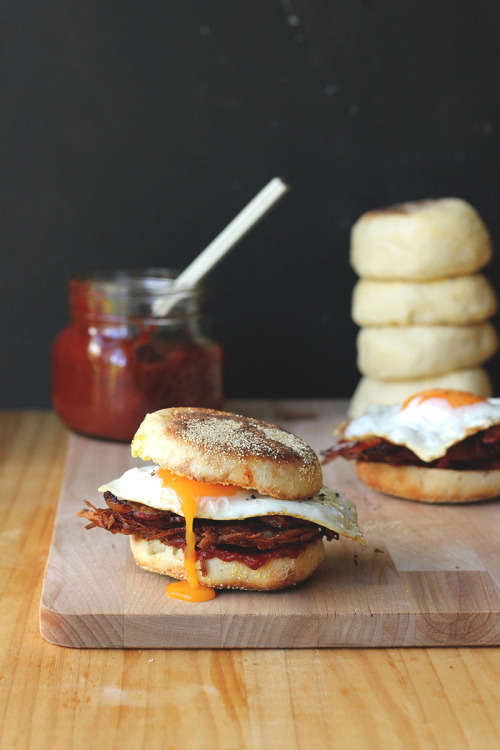 foodiebliss:    Epic Rosti Breakfast Muffins with Cheeky ChutneySource: The Sugar Hit  Where food lovers unite.   