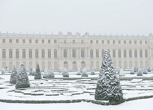 nature-and-culture:Versailles under the snow.