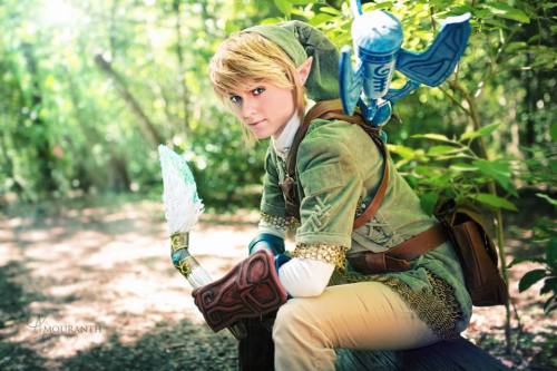 kamikame-cosplay:  Epic Link cosplay from Legend of Zelda by Amouranth. Photos by Michael Shum.