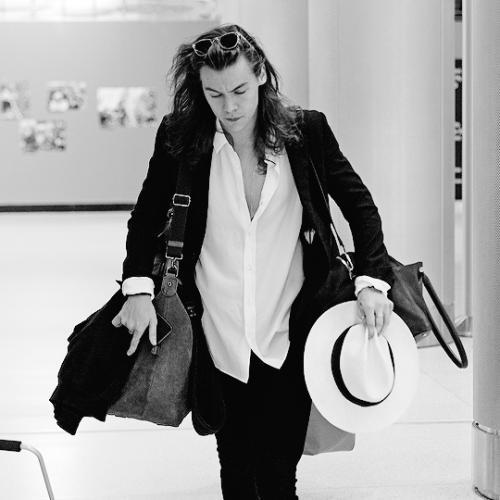 gonnaliveforever:Harry arrives in Miami.Dec 26, 2015.